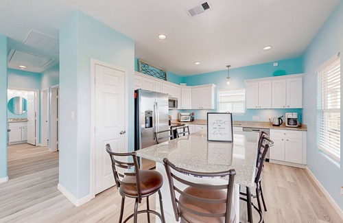 Gilchrist House | Retreat | Large Deck | Family Fun