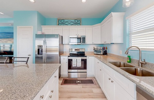 Gilchrist House | Retreat | Large Deck | Family Fun