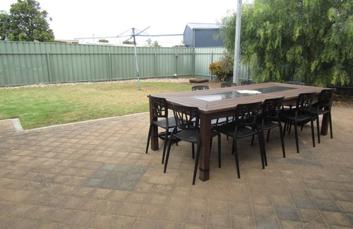 Port Vincent House | Retreat on Talbot - short walk to shops, pub and beach - Off Peak Special!