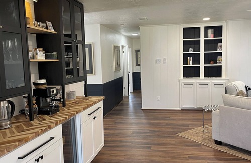Conroe House | Retreat @ “The One” Enjoy your own Movie Theater!