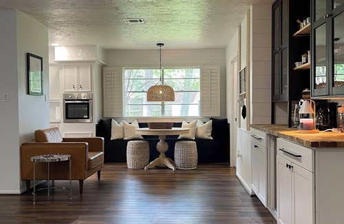 Conroe House | Retreat @ “The One” Enjoy your own Movie Theater!