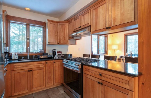 Ludlow House | Retreat to the mountains! Near waterfalls, golf, adventure park, hiking trails and more!