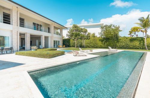 Punta Cana Villa | Retreat villa with lake view, maid,bbq in Punta Cana