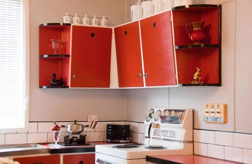 Erowal Bay House | Retro at the Bay - Experience beautiful Jervis Bay