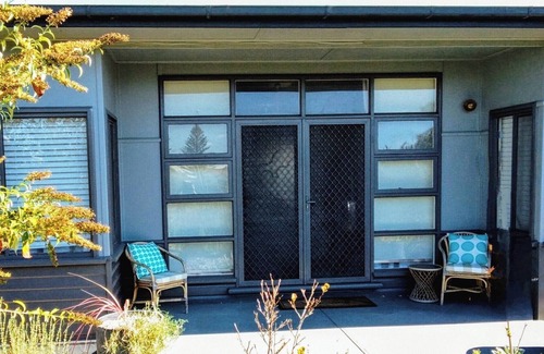 Lacepede House | Retro beach house.nCentral and close to beach. nRoom for all the family.