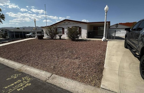 Holiday Shores House | Retro Charm Meets Home Comfort- 2BR/2BA Rivered Desert Retreat with Boat Parking