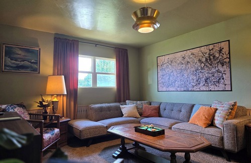 Edmond House | Retro Game Night Escape - Vintage Vibes & Classic Boardgame Fun Await!