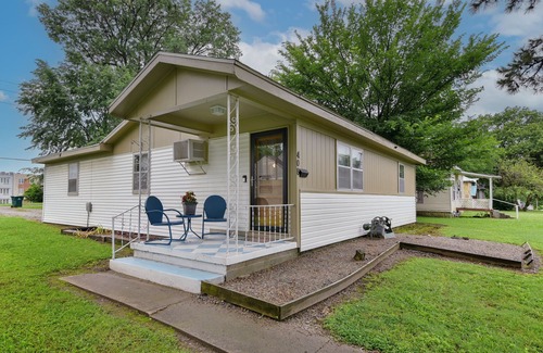 Pittsburg House | Retro rental within walking distance of PSU