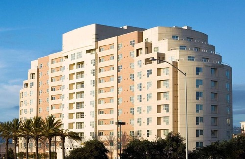 Emeryville Hotel | Revel in the Lap of Luxury! Minutes from Emeryville Community Organic Garden