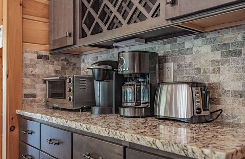 New Plymouth Cabin | Revive Ridge: Ranch-style lodge in Hocking Hills. Perfect for multi-generations!