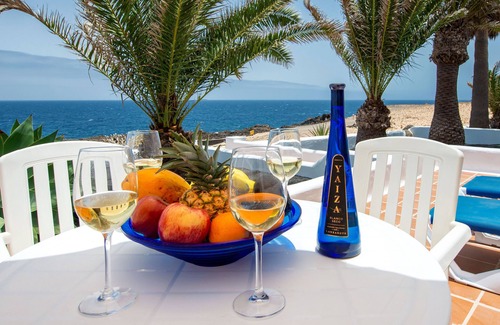 Charco del Palo Villa | REYES Natur - Villa on the seafront