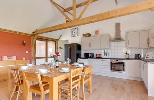 Beckley House | Reynards - Three Bedroom House, Sleeps 6