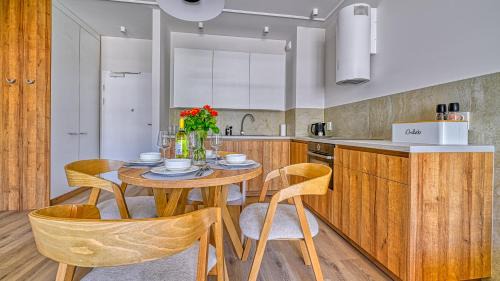 Niechorze Apartment | Rezydencja Niechorze D204 Eco Boho z Basenem i SPA oraz z 2 sypialniami - 5D Apartments