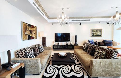 Dubai Marina Apartment | RH- Luxurious penthouse, Marina View Duplex with Golf Course Vista