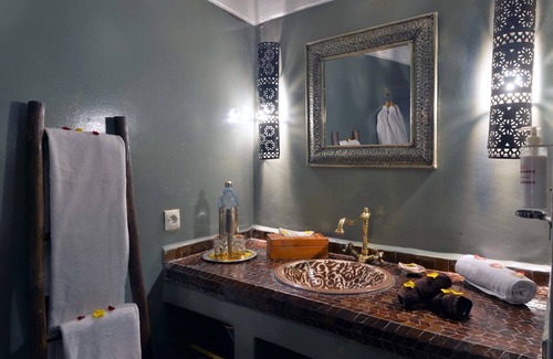 Mechouar-Kasbah House | Riad La Porte Rouge By La Siredrah