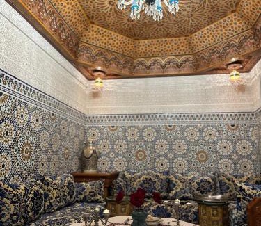 Layoun House | Riad Mazar