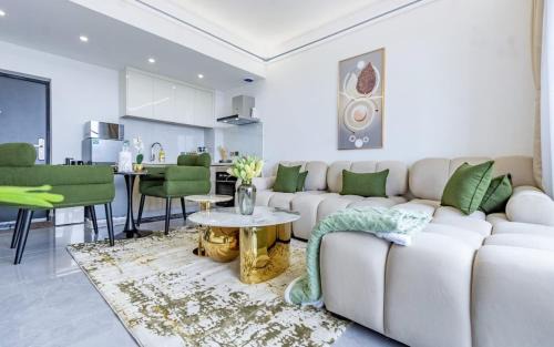 Kilimani Apartment | Riara One, Heated Pool, Gym, Parking, and Balcony