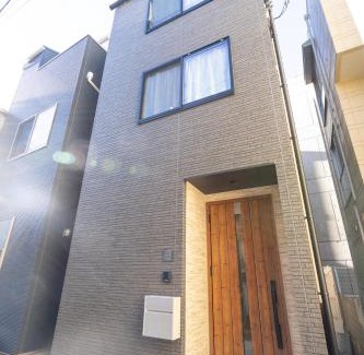 Sumida House | RIAUS 新築一軒家貸切 最大6名 family歓迎 空港や観光地直通