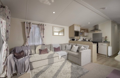 Longridge House | Ribble Heights Cosy Lodge Retreat with Countryside Views, Longridge, (Pet Free)