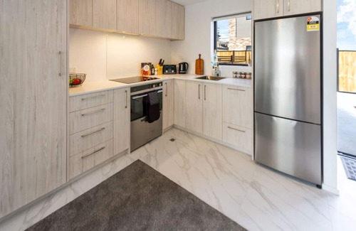 Upper Riccarton House | Riccarton 2 Bed 1 Bath w Garage