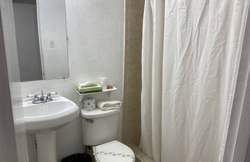 Hollywood Lakes Hotel | Richard's Hotel