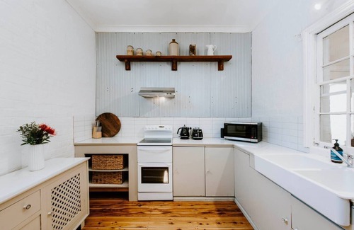 Central Mudgee Cottage | Riddell Cottage A Victorian Hideaway in Town