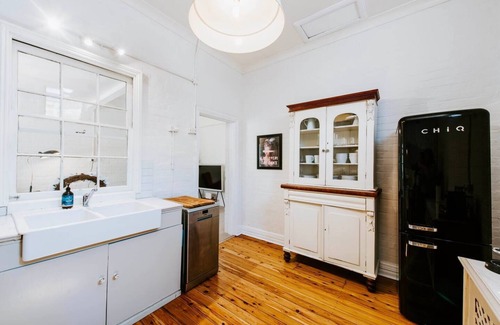 Central Mudgee Cottage | Riddell Cottage A Victorian Hideaway in Town