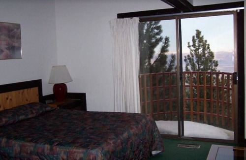 Tahoe Village Resort | RIDGE SIERRA RESORT C