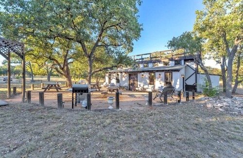 Fredericksburg House | Riesling: Pet-friendly, Hot-tub, 10-min to Downtown!