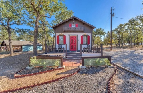 Fredericksburg House | Riesling: Pet-friendly, Hot-tub, 10-min to Downtown!