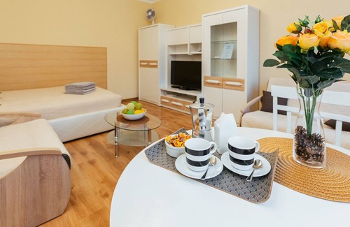 Sampeteris Apartment | Riga City Key Apartments 1 with garden view