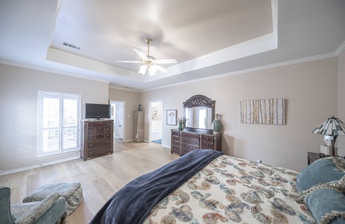 Midland House | Right At Home-Midland Meadowpark. W/community pool