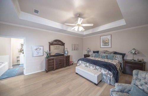 Midland House | Right At Home-Midland Meadowpark. W/community pool