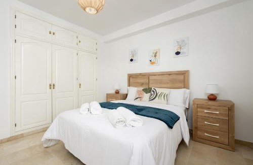 Buenas Noches Apartment | Right on the beach - 4BR Seaview