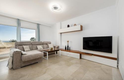 Buenas Noches Apartment | Right on the beach - 4BR Seaview