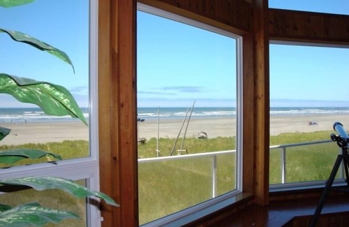 Moclips House | Right On the Beach! Hot Tub, Pet-friendly, Fireplace, WiFi, Best of NW Escapes!