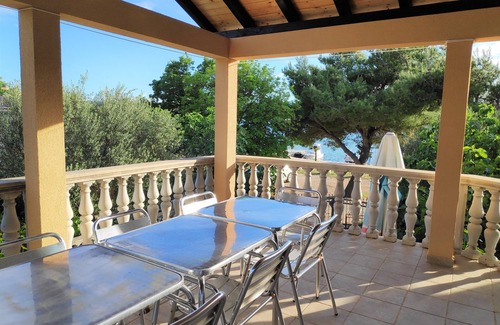 Krusevo Apartment | Right on the beach - ideal for a family vacation. No pets allowed.