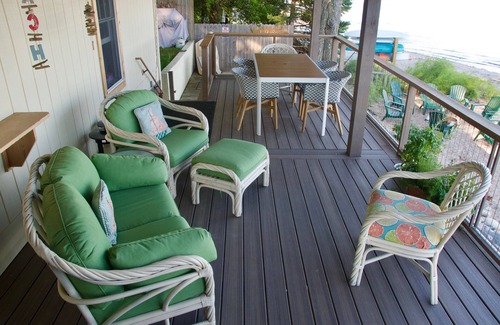 Suttons Bay Cottage | Right on the Lake Michigan - walk to town and across from TART trail
