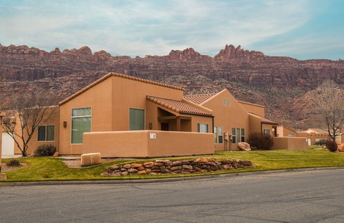 Moab South Valley House | Rim Village V2