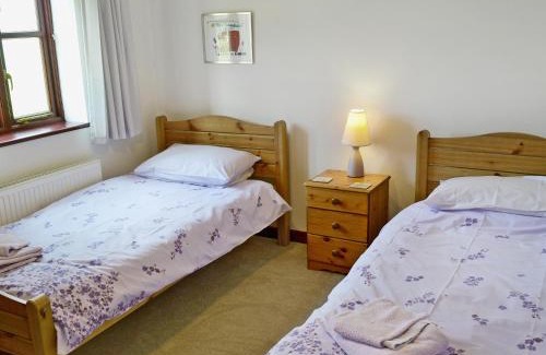 Irstead House | Ringlet - E4240