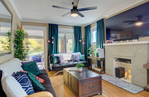 Clayton House | RiNo Bach Pad w Pool Table, Ping Pong, Foosball & Private Backyard- 420ok!