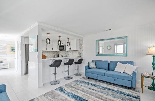 Balboa Peninsula Apartment | Rise and Shine
