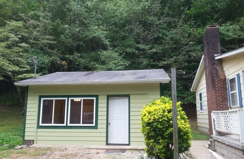Tellico Plains House | River 1 Impressions on Tellico River 1 Bedroom