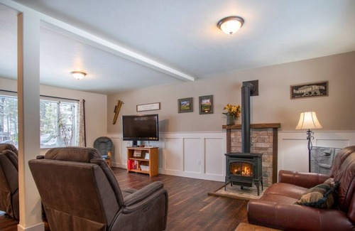 Kalispell Cottage | River access! Kid friendly 3 bed home, huge yard!