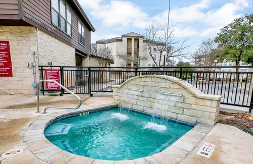 New Braunfels House | River Access Next to Schlitterbahn Water Park!