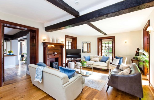 Ashford-in-the-Water Cottage | River Cottage, large self-catering home in the village of Ashford-in the-Water.