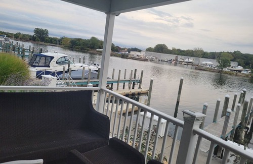 Saint Joseph House | River Front 4-bedroom house with boat dock close to downtown St. Joseph.