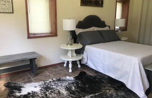 Hulett Apartment | River front property close to the Devils Tower!