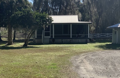 Crescent City Cottage | River Guest Cottage. Bring Your Boat