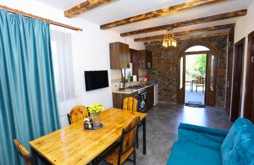 Aghavnadzor House | River Home